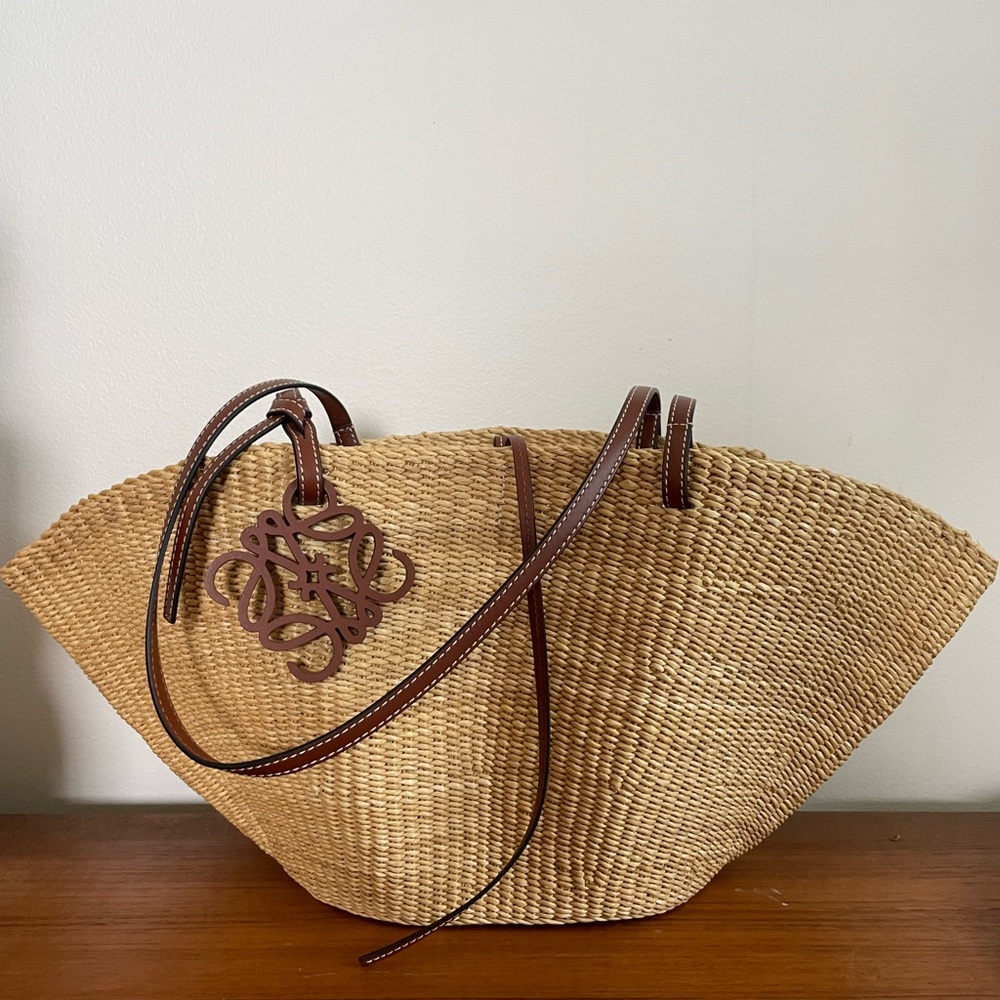 BRAND NEW Loewe Small Shell Bag in Elephant Grass and Calfskin